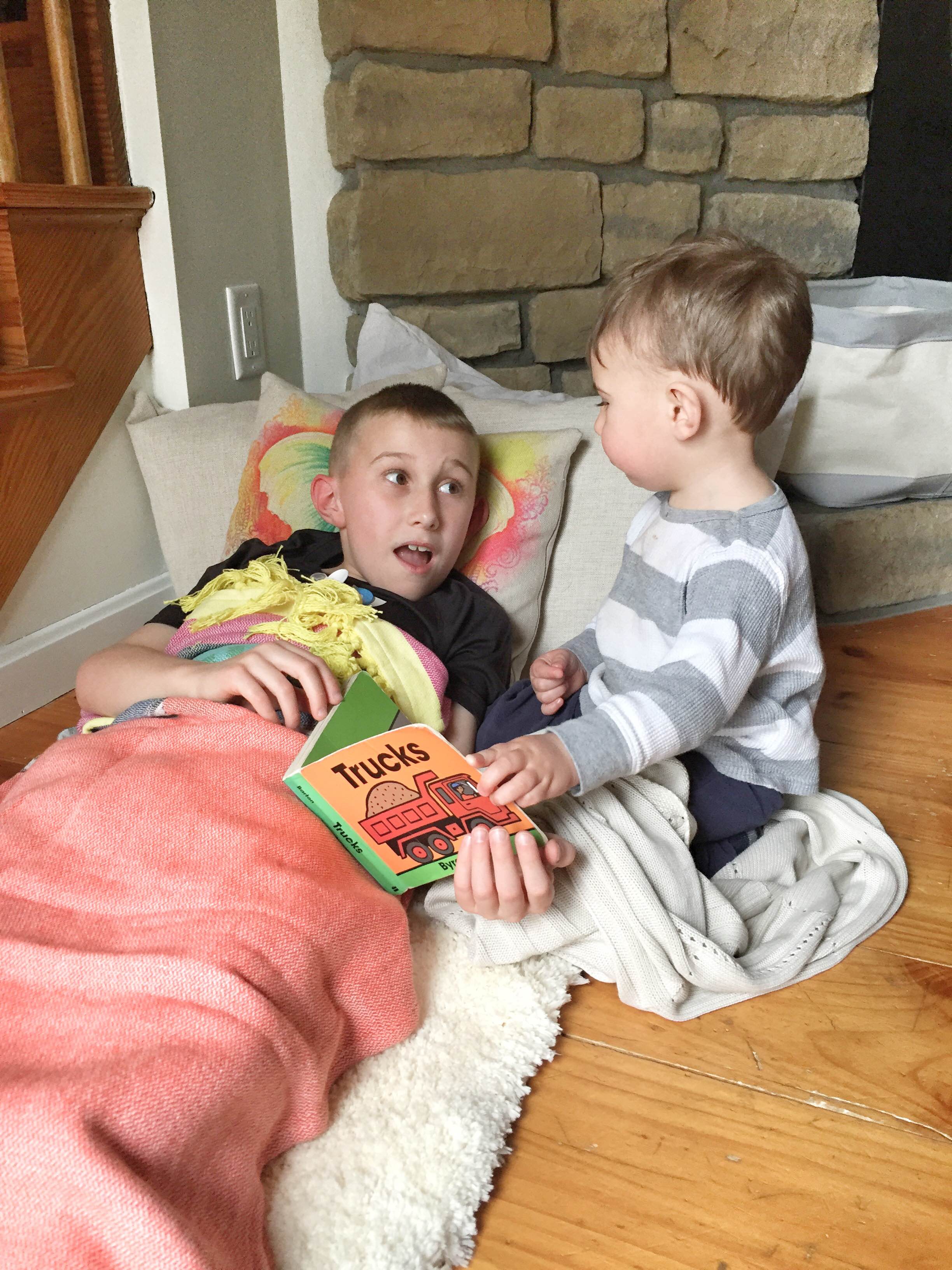 How to create a portable book nook | Kids book corner | How to make a book nook | GinaKirk.com @ginaekirk