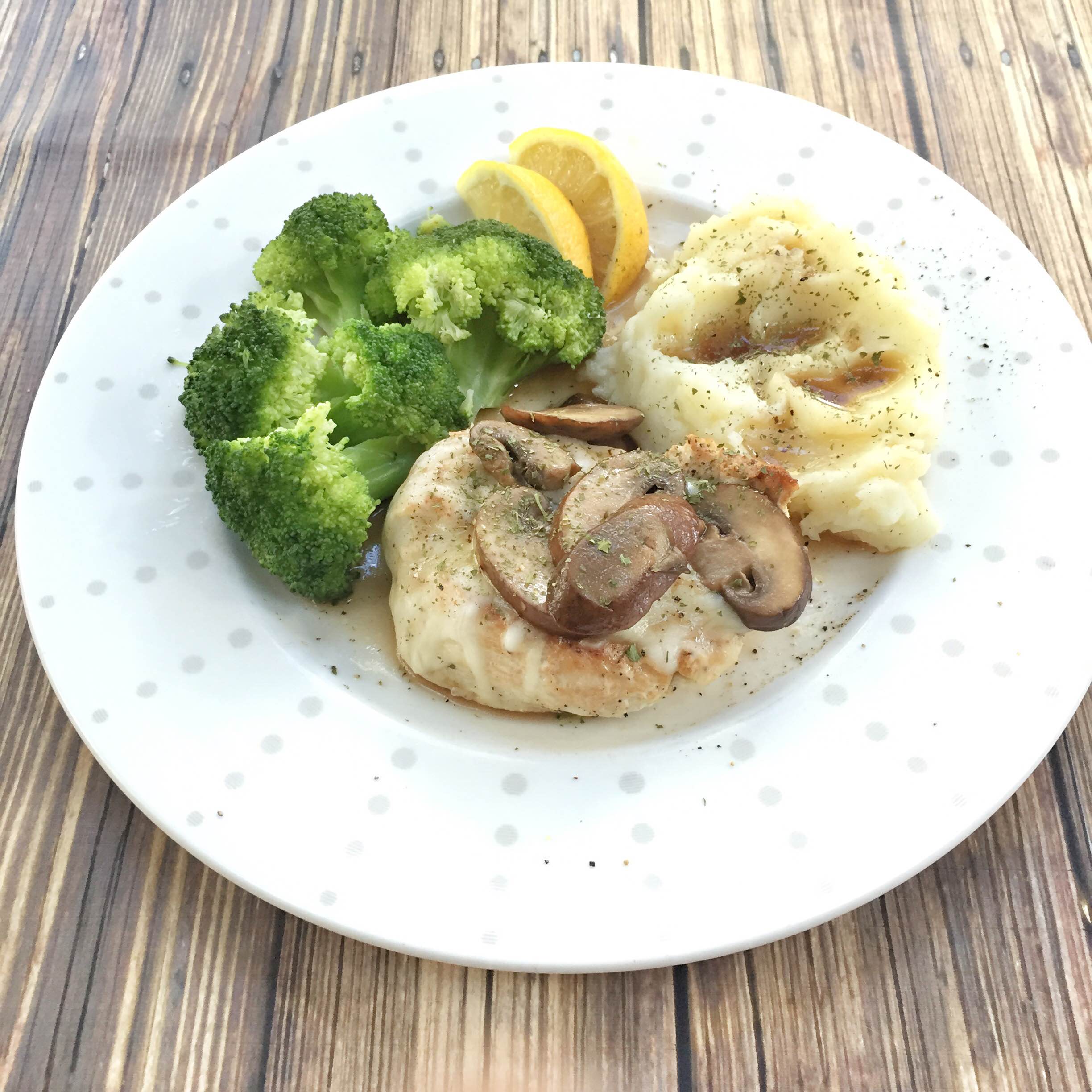 My favorite chicken marsala recipe | Easy weeknight chicken marsala dinner | Simple chicken dinner dish | GinaKirk.com @ginaekirk